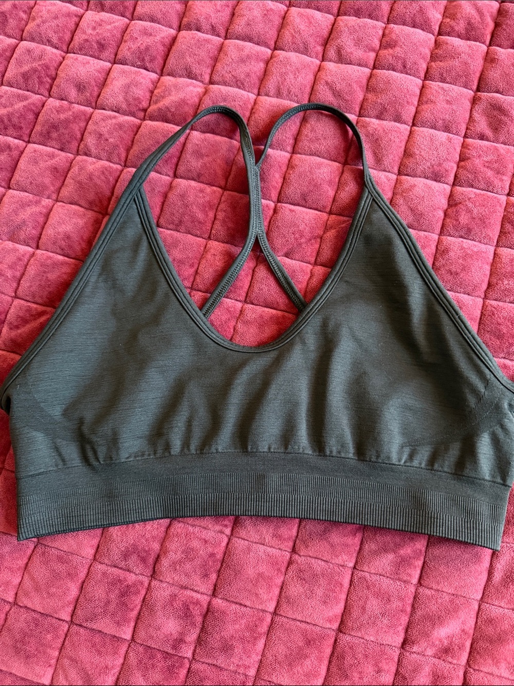 Everyday Seamless Crisscross Sports Bra - Black